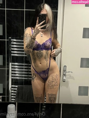 Izzy Siim [ izzy-siim ] - Rocking those compression socks