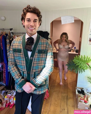 Anna Williamson [ anna-williamson ] - Lifting my dress up for you   Keep an eye on those DMs