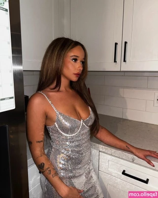 Talia Jackson [ talia-jackson ] - Getting my glow -tanning pics