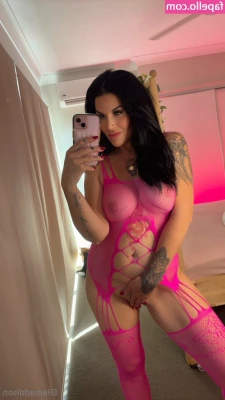 ellamaddison - Check your DMs for this hot scene 😈