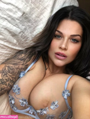 ellamaddison - had to stay as quiet as possible while I played in the pool 💦🥰