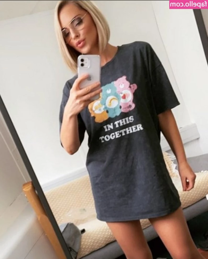 Stephanie Waring [ stephanie-waring ] - Just a little love tap, but make sure I can hear it nice and LOUD