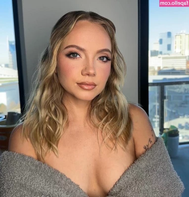 Danielle Bradbery [ danielle-bradbery ] - I know you have all been waiting for this. 𝐓𝐀𝐘𝐋𝐎𝐑