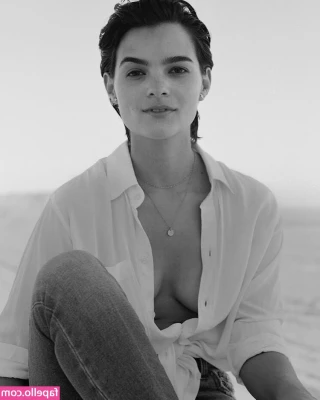 Brianna Hildebrand [ brianna-hildebrand ] - These bishes are hot