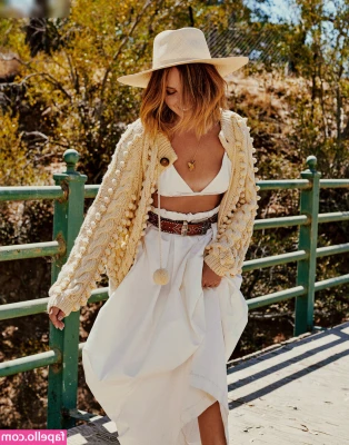 Ashley Tisdale [ ashley-tisdale ] - I might go live around 8pm EST just cause  I ll literally just be