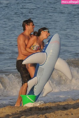 Ashley Tisdale [ ashley-tisdale ] - Look how I fuck my ass in doggy position like a wild bitch