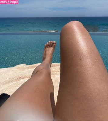 Ashley Tisdale [ ashley-tisdale ] - shaved and chillin