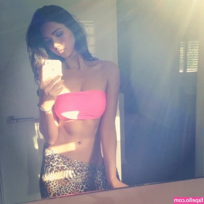 Jessica Green [ jessica-green ] - Clothes are overrated 😼