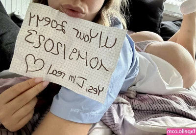 Yourzoey - message me for custom pics/videos ;) i do videocalls as well