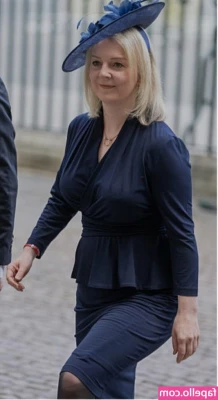 Politicians Female [ politicians-female ] - Amor me quieres poner el calzón a un ladito? 🦶🏻👙 para que