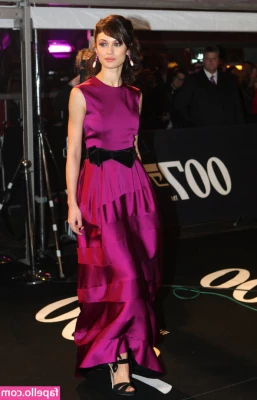 Olga Kurylenko [ olga-kurylenko ] - Who s a foot guy  I need to get my toes done for the content house I