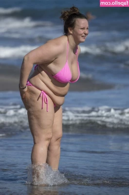 Chanelle Hayes [ chanelle-hayes ] - Aburrido en casa  Alguien quiere venir a ver Netflix