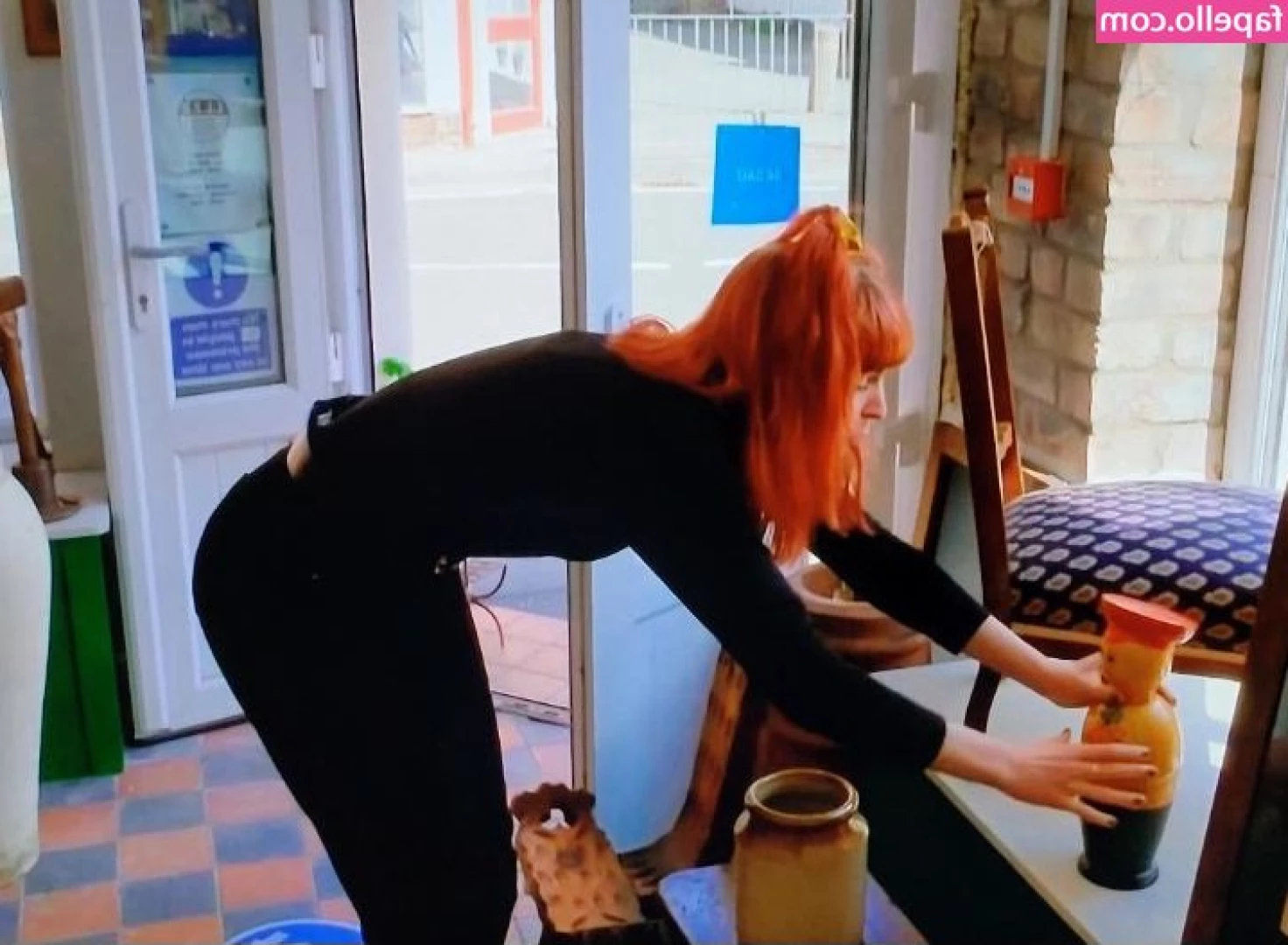 Izzie Balmer [ izzie-balmer ] - Watch this push ups video til the end