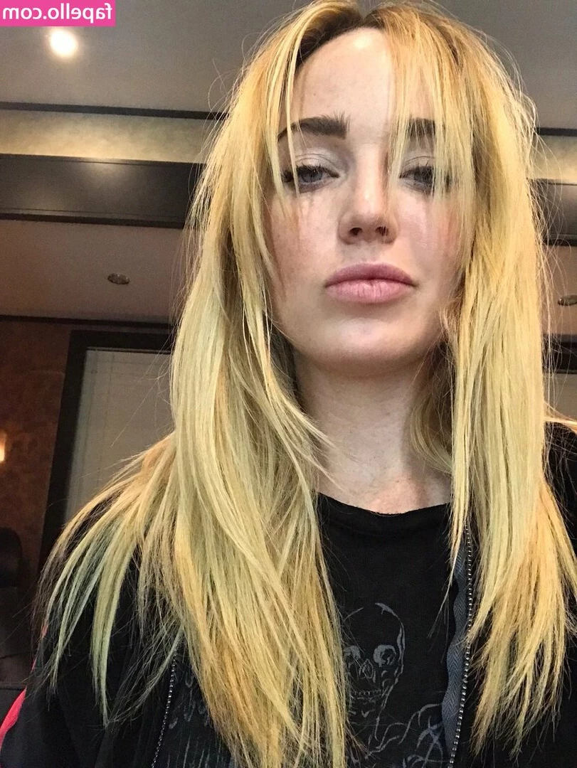 Caity Lotz [ caity-lotz ] - I licked it  so it s mine   Right