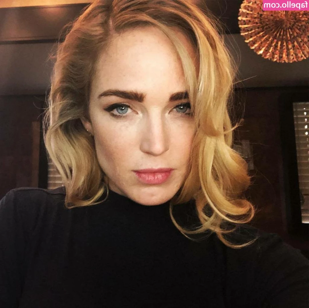 Caity Lotz [ caity-lotz ] - If anyone knows how to fix this after clearing cache and shutting off