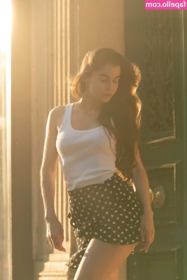 Effy Jones [ effy-jones ] - Do you like it when I bend in front of you