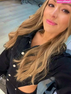 Laura Woods [ laura-woods ] - Just me  What should I do today