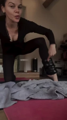 Faye Brookes [ faye-brookes ] - Hey daddies how u feeling hmu in my dms 😈😉