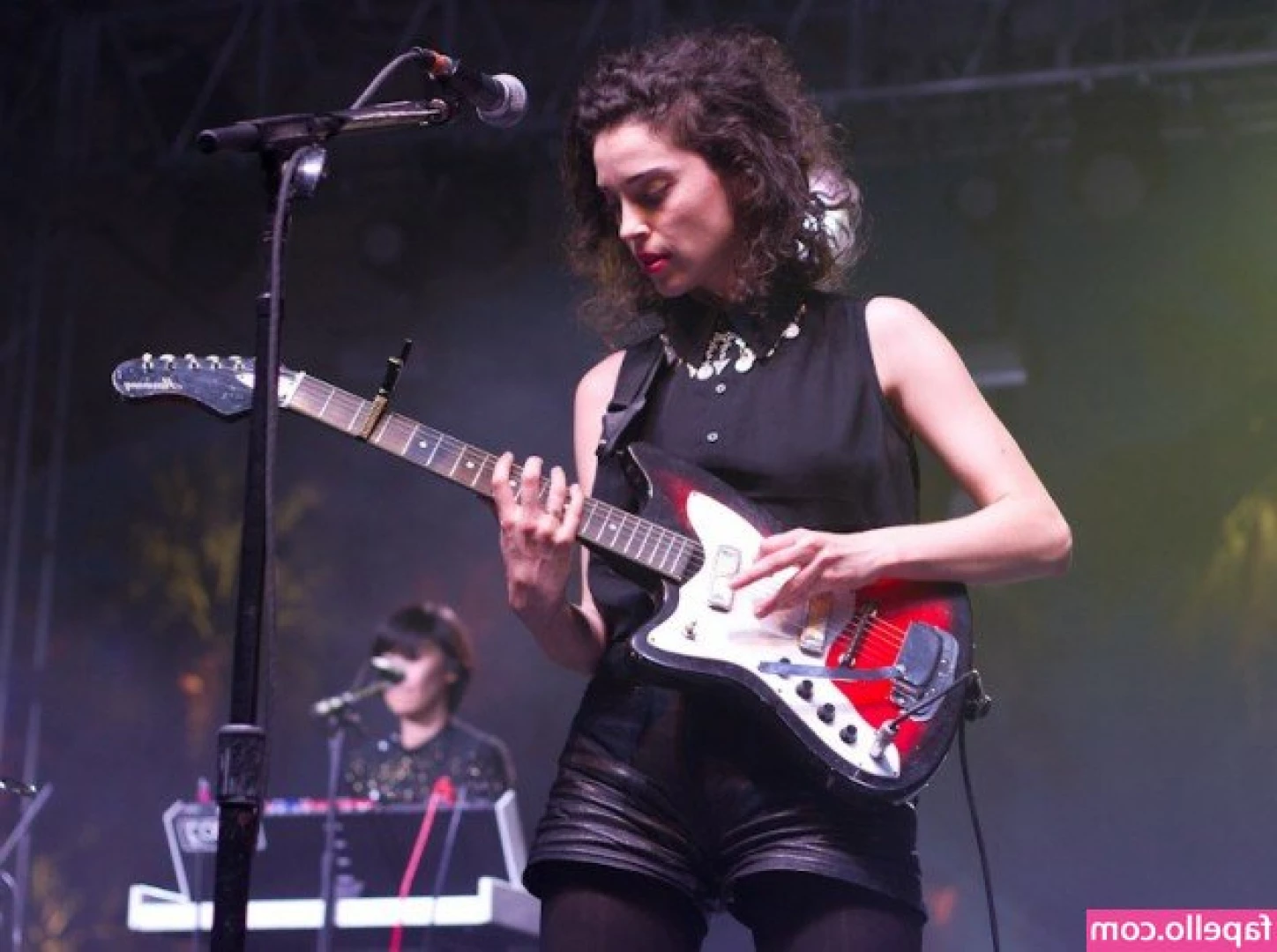 Annie Clark [ annie-clark ] - Goofy Goober