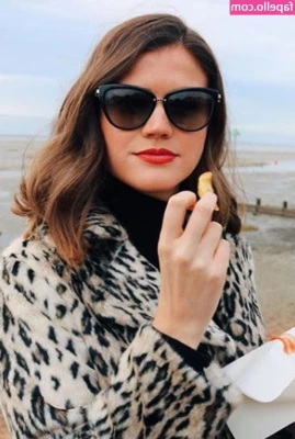 Sophie Porley [ sophie-porley ] - My weak point is the nipples  what would you do with them