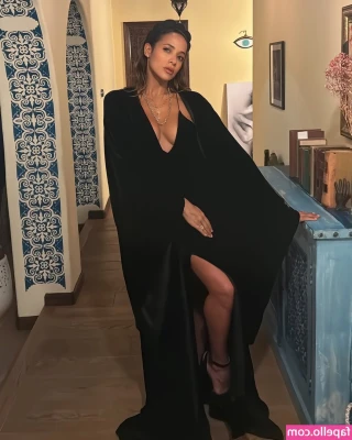 Dania Ramirez [ dania-ramirez ] - Maybe some vitamin D will help!!
