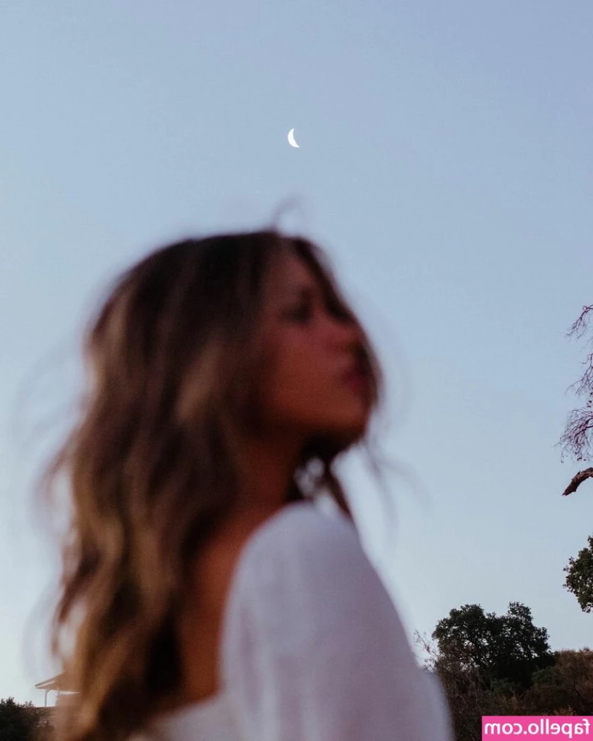 Emily Ellanah [ emily-ellanah ] - Hello lovelies