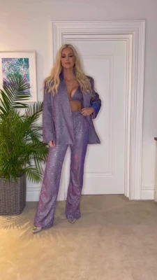  [ rosanna-davison ] - I hope the neighbours get a good view of us