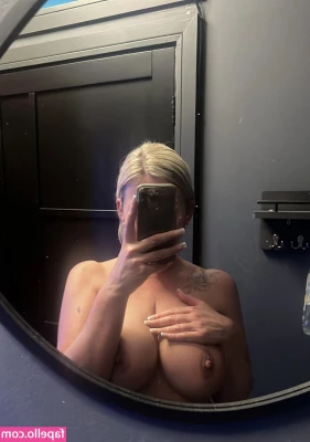 lucyredman79 - Feeling back in my groove 😏