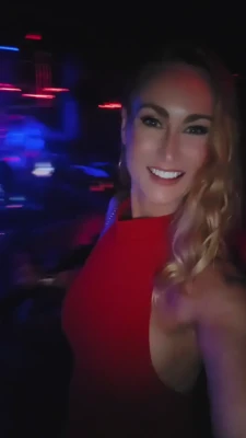 Vanessa Cater [ vanessa-cater ] - Amazed this bikini stayed on