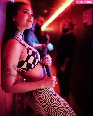 Melissa Bonny [ melissa-bonny ] - I woke up late for a busy day oh boy now you should cover breakfast