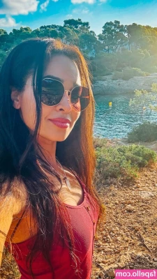 Melissa Bonny [ melissa-bonny ] - My nipples never want to stay hidden
