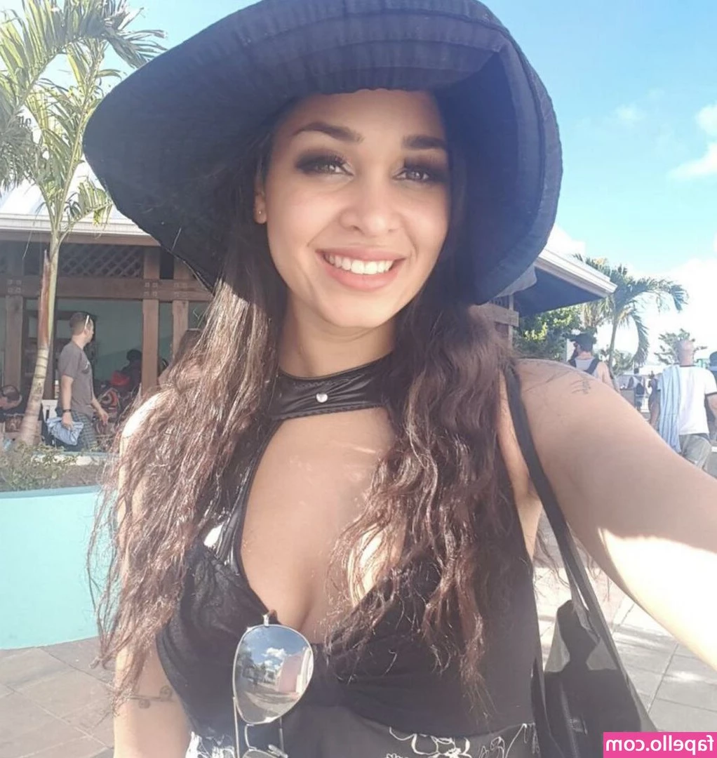 Melissa Bonny [ melissa-bonny ] - I should post some pics with my new hair 👀🤭 What do you guys
