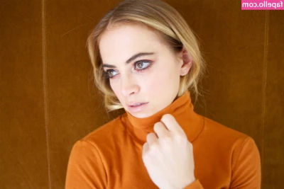 Emily Wickersham [ emily-wickersham ] - Playing with cum between my toes