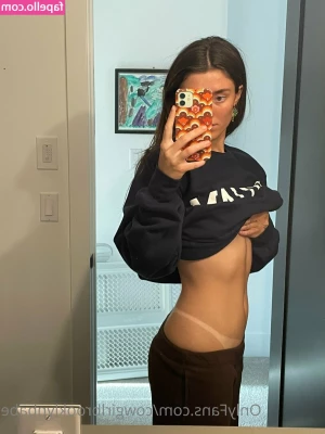 cowgirlbrooklynbabe [ cowgirlbrooklynbabe-1 ] - Hilda s kind of a foot queen    Do you like seeing her in the pose