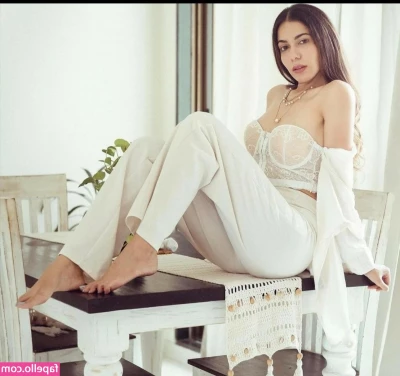 Palak Purswani [ palak-purswani ] - Take a seat at my feet
