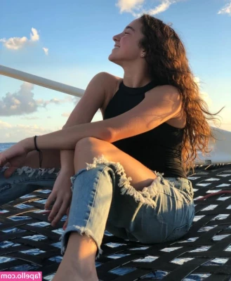Kaycee Rice [ kaycee-rice ] - Hola toditos termine de entrenar  pardonen mi espejo susio Esta lleno