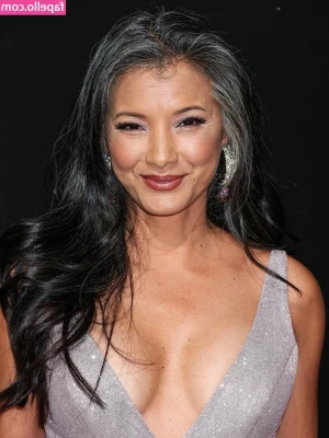 Kelly Hu [ kelly-hu ] - Housekeeping all weekend and no one help me