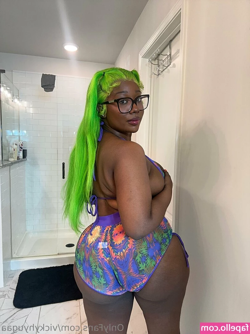 vickyhyugaa - Daddy the legs are spread and the panties are off, are you waiting on