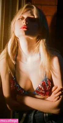 Emily Lind [ emily-lind ] - So looking to be fucked! 💋😈