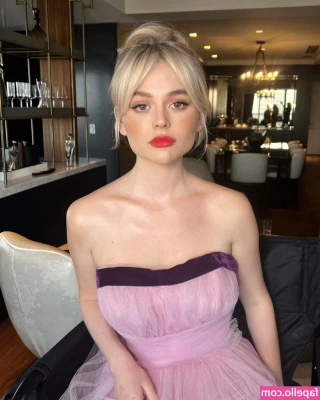 Emily Lind [ emily-lind ] - Story time  I m laying next to you and you re fast asleep  But I woke