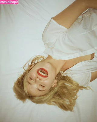 Emily Lind [ emily-lind ] - Merry Christmas and Happy Holidays    Harmony
