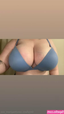 mayhem_xxx [ mayhem-xxx ] - Cute little sweater tease ;P