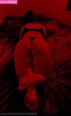 mayhem_xxx [ mayhem-xxx ] - Fresh feet  Send me a message for more  or buy my worn socks and