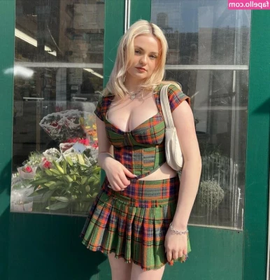 Morgan Lily [ morgan-lily ] - Stay on the look out for free content  lil hint start liking my posts
