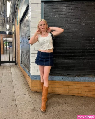 Morgan Lily [ morgan-lily ] - Os gusta mi culo con las vistas ?😏 Me follarias allí bby?