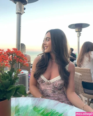 Ava Allan [ ava-allan ] - Where are u looking at 👀!?