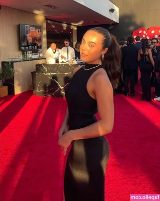 Ava Allan [ ava-allan ] - Fun fact. I have terrible eyesight lol