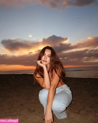 Ava Allan [ ava-allan ] - Now you're under my heel, honey😈🔞 My long legs drive you crazy,