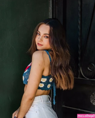 Ava Allan [ ava-allan ] - Outfit of the day 🌺