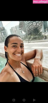 Caroline Garcia [ caroline-garcia ] - hey  what are you thinking  it s just a toothbrush
